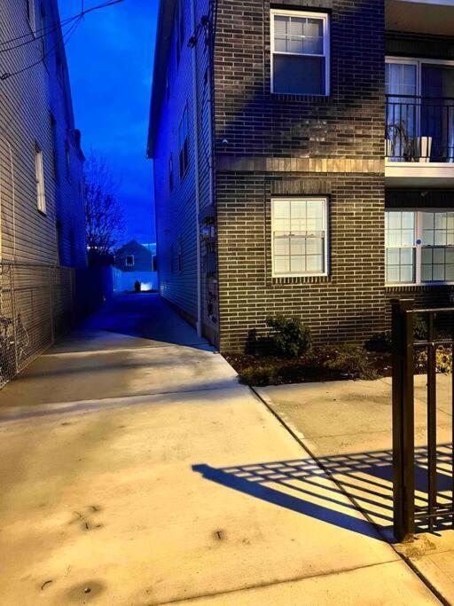Luxury **Cozy• 2 Bedroom 2 Min. From Ewr / Newark Downtown Exterior foto