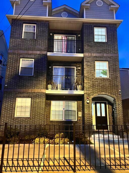 Luxury **Cozy• 2 Bedroom 2 Min. From Ewr / Newark Downtown Exterior foto